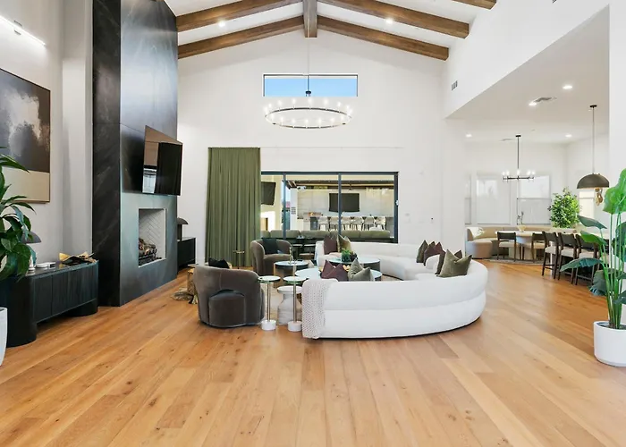 The Showstopper Luxury - Sleeps 22 Scottsdale