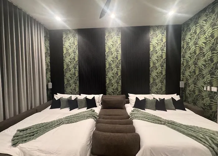 The Showstopper Luxury - Sleeps 22 Villa *