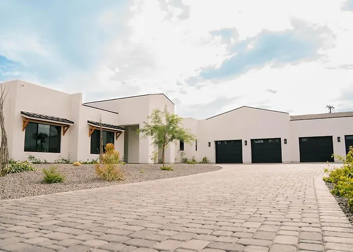 The Showstopper Luxury - Sleeps 22 *