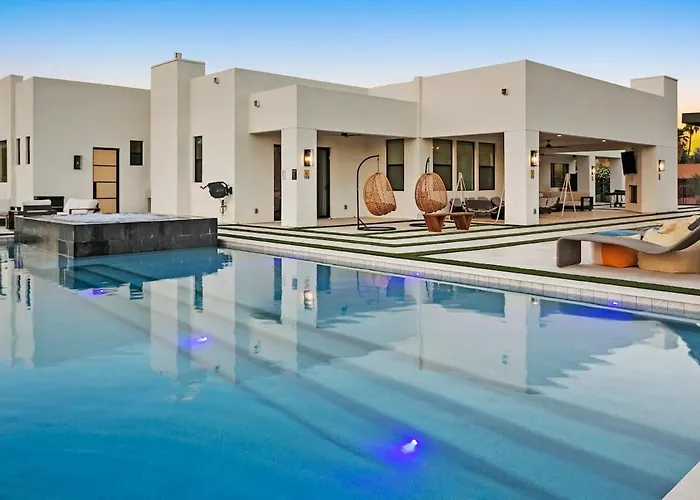 The Showstopper Luxury - Sleeps 22 *