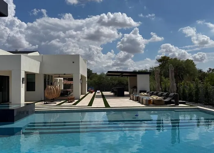 Villa The Showstopper Luxury - Sleeps 22