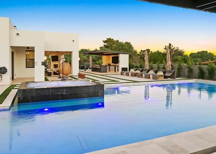 The Showstopper Luxury - Sleeps 22 * Scottsdale