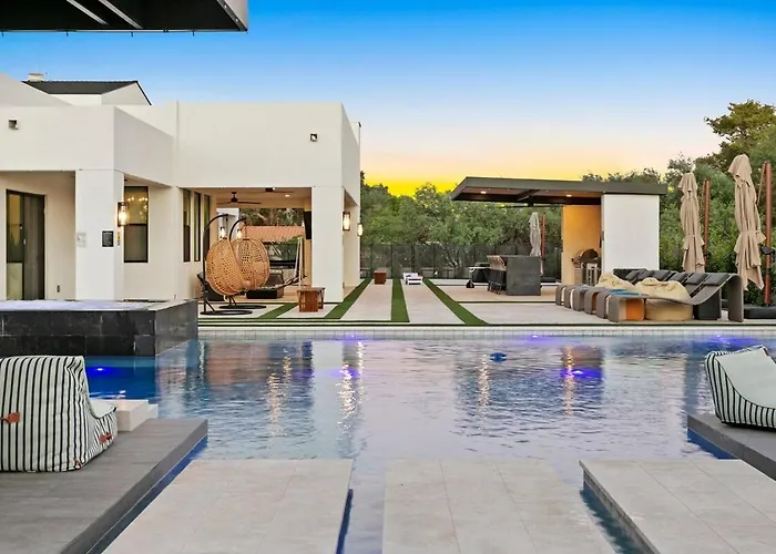 The Showstopper Luxury - Sleeps 22 Villa *