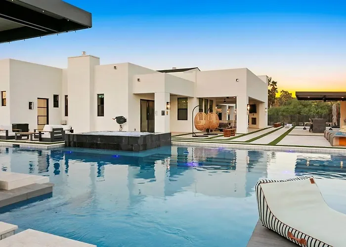 The Showstopper Luxury - Sleeps 22 Villa *