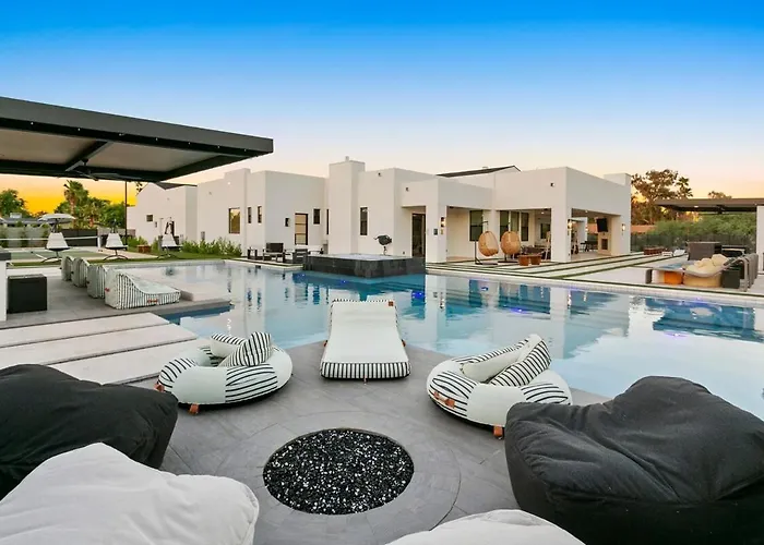 The Showstopper Luxury - Sleeps 22 Villa