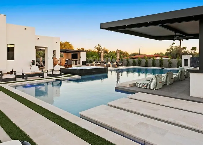 The Showstopper Luxury - Sleeps 22 Villa
