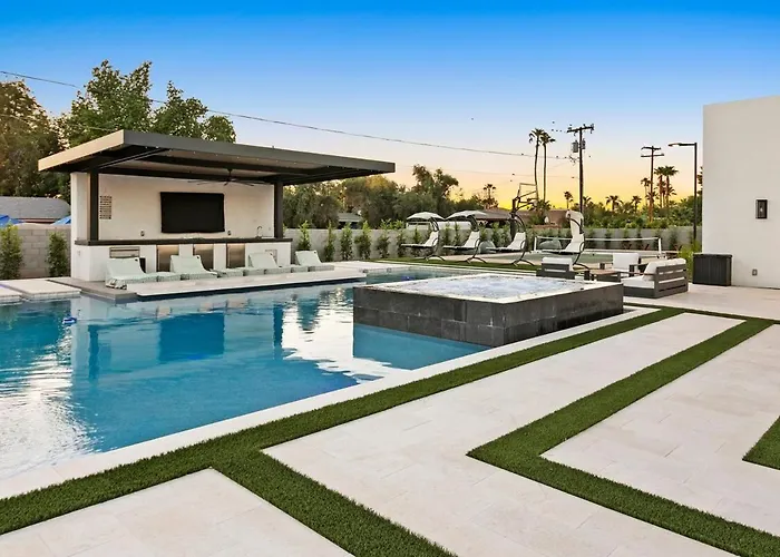 The Showstopper Luxury - Sleeps 22 Villa *