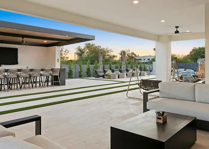 The Showstopper Luxury - Sleeps 22 Scottsdale