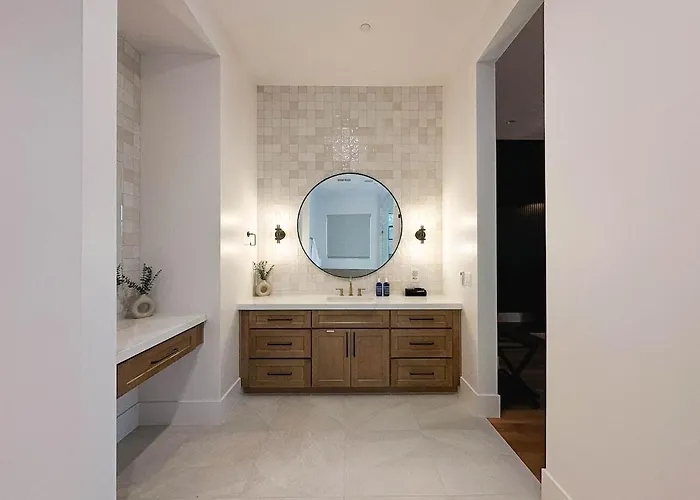 The Showstopper Luxury - Sleeps 22