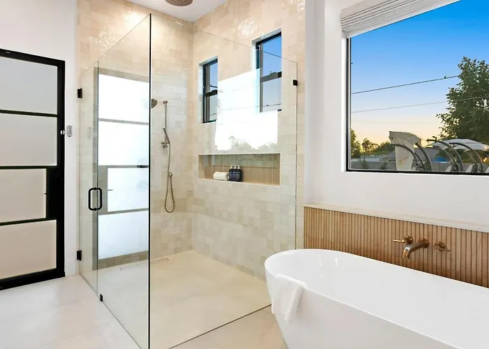 The Showstopper Luxury - Sleeps 22 Villa *