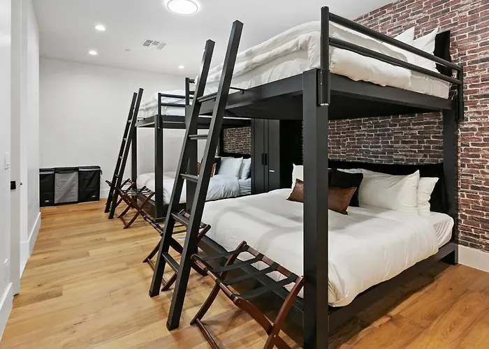 The Showstopper Luxury - Sleeps 22 Villa *