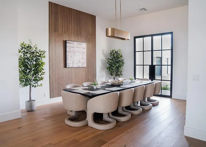 The Showstopper Luxury - Sleeps 22